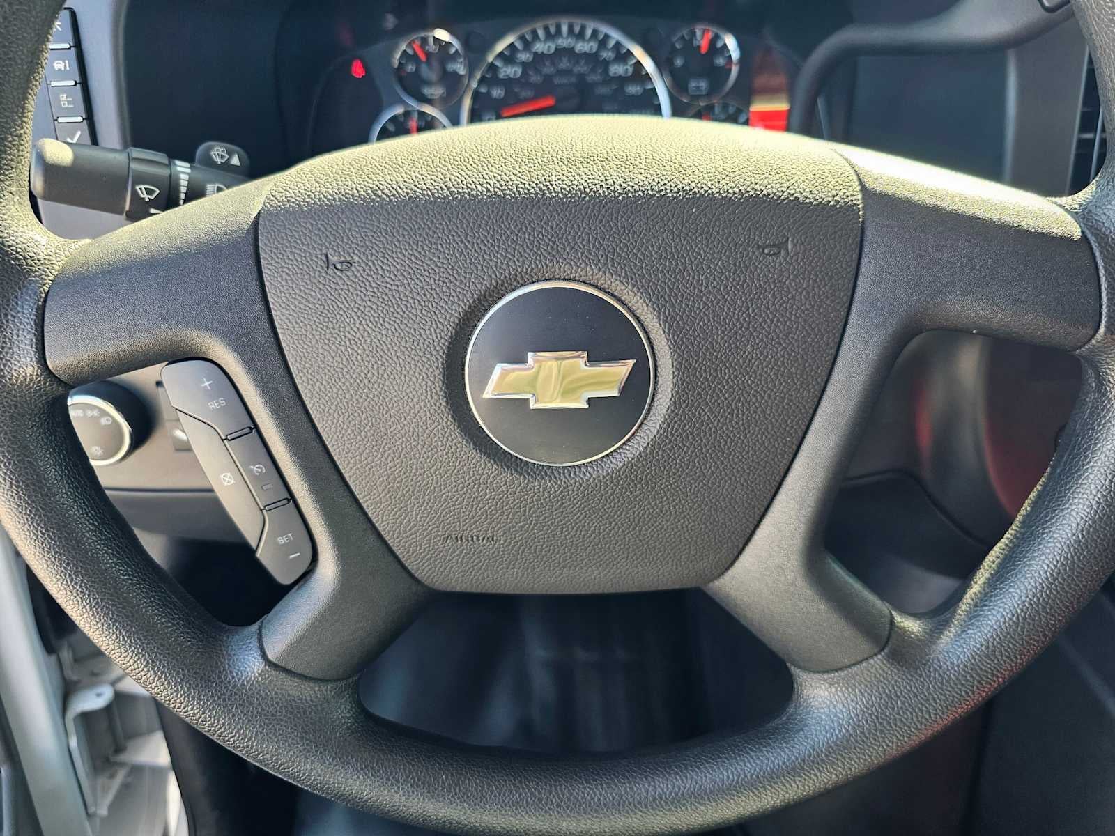 2025 Chevrolet Express Cargo WT