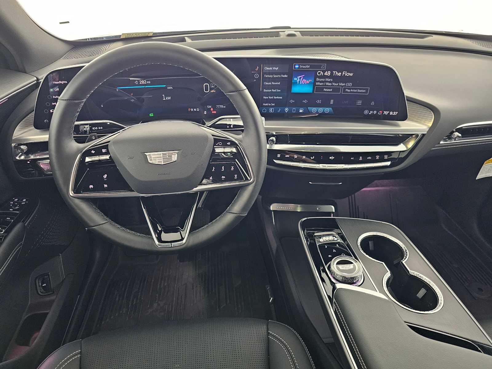 2025 Cadillac LYRIQ Luxury 1