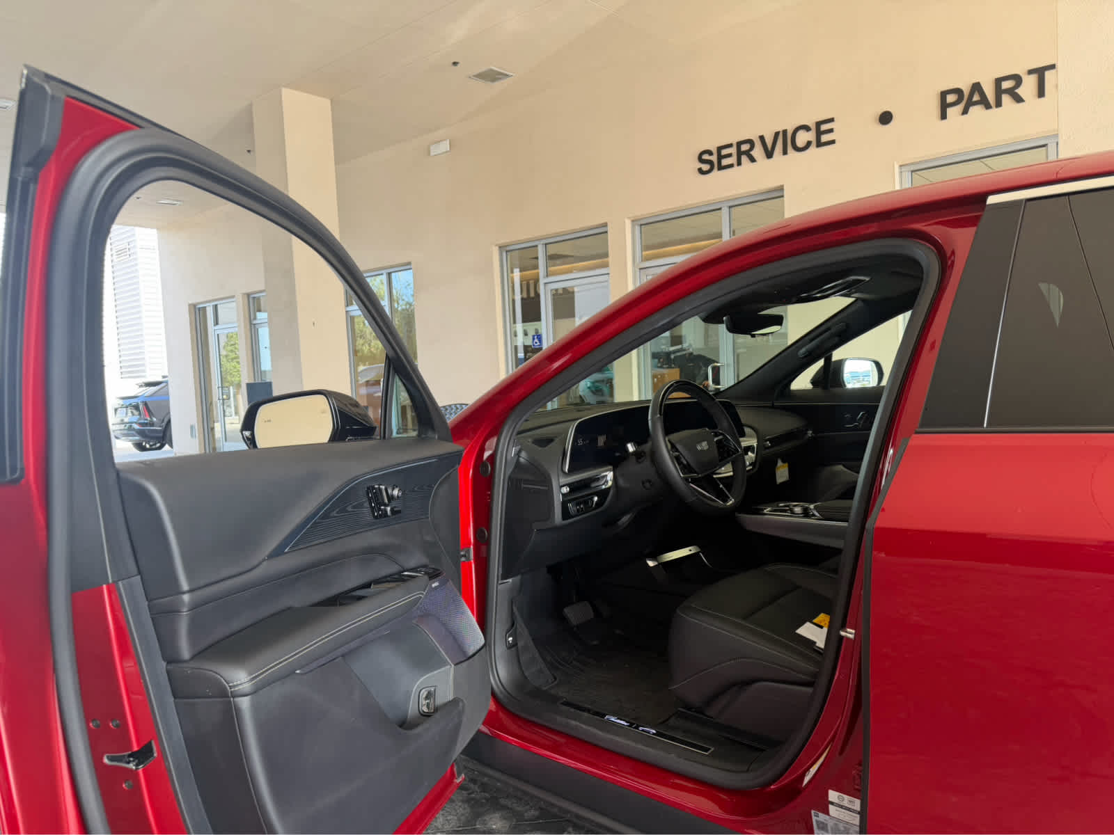 2025 Cadillac LYRIQ Luxury 3