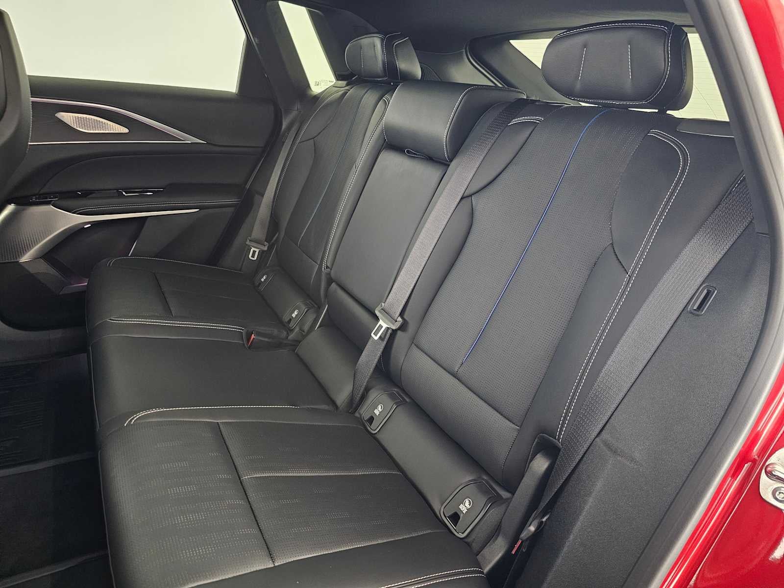 2025 Cadillac LYRIQ Luxury 3