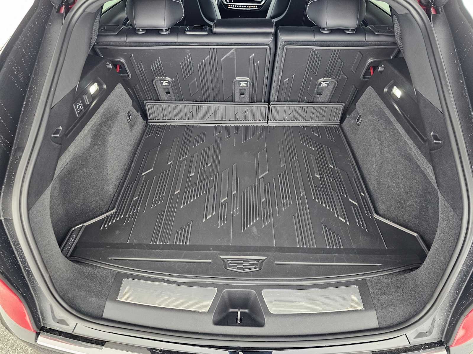 2025 Cadillac LYRIQ Luxury 3