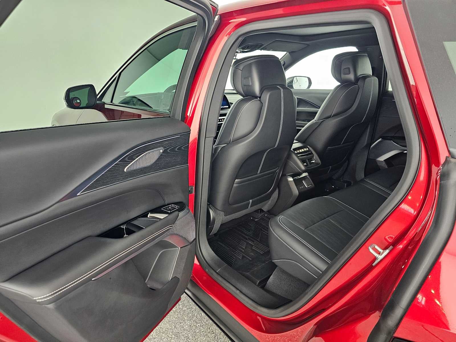 2025 Cadillac LYRIQ Luxury 3