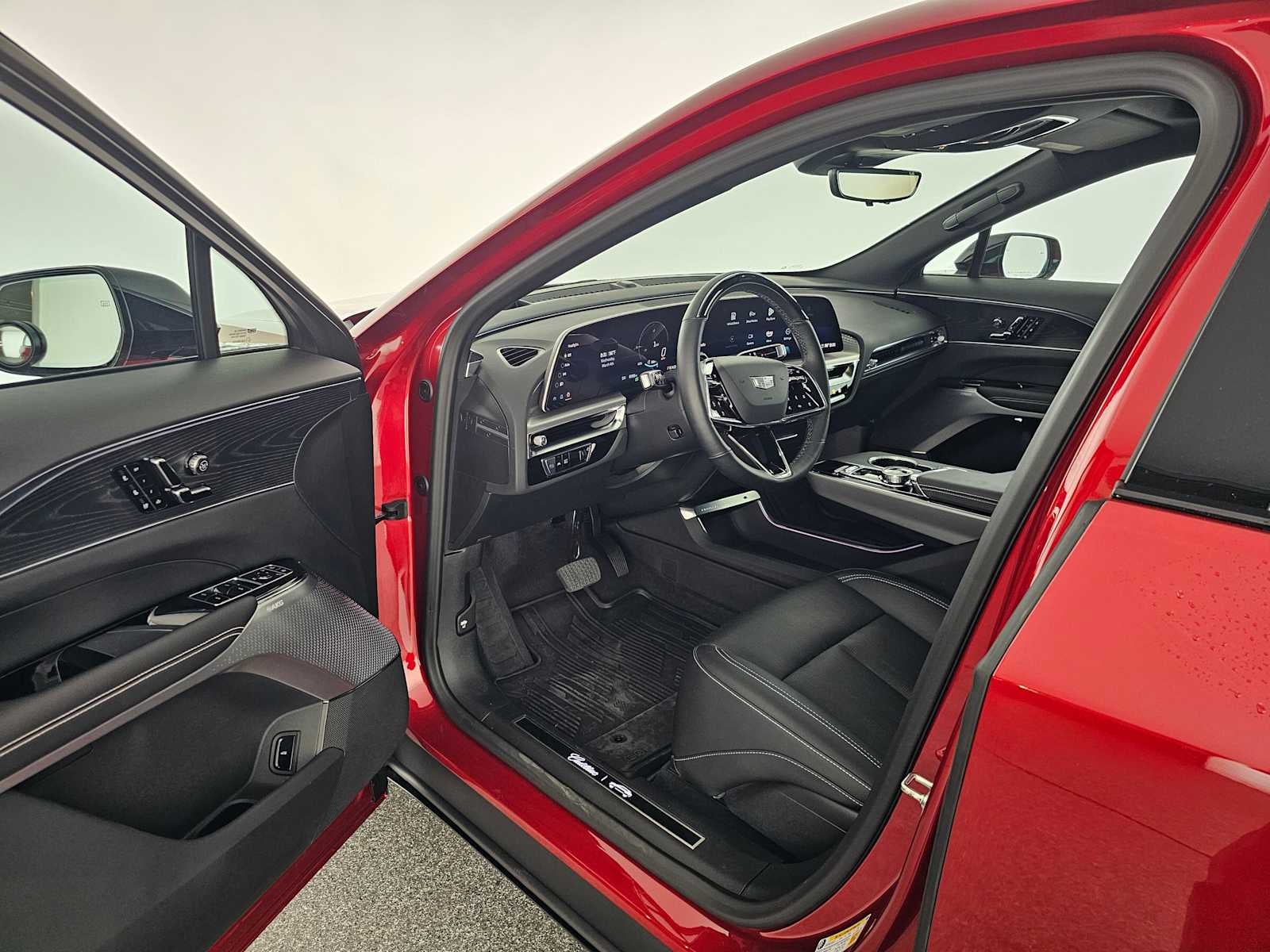 2025 Cadillac LYRIQ Luxury 3