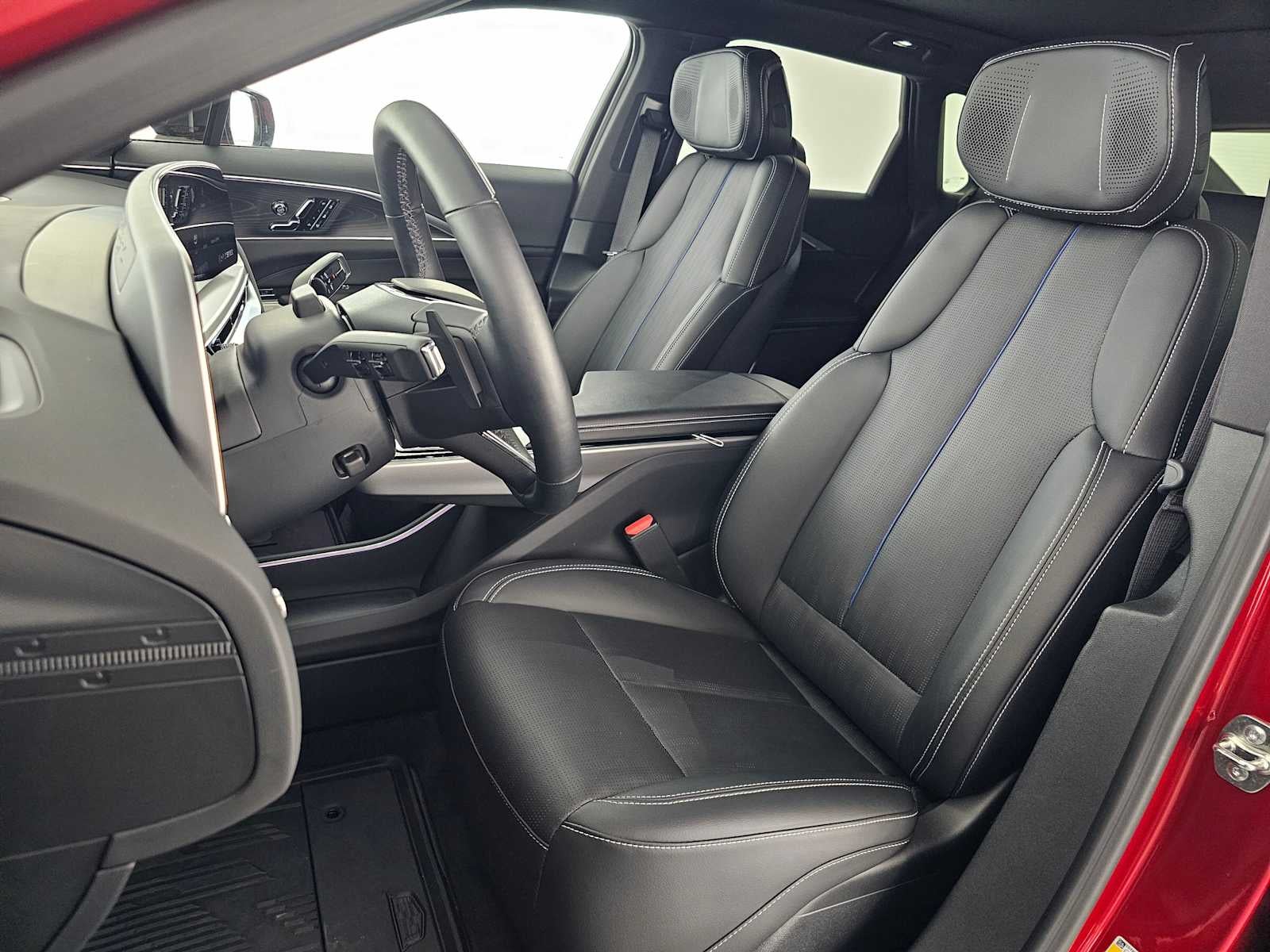 2025 Cadillac LYRIQ Luxury 3