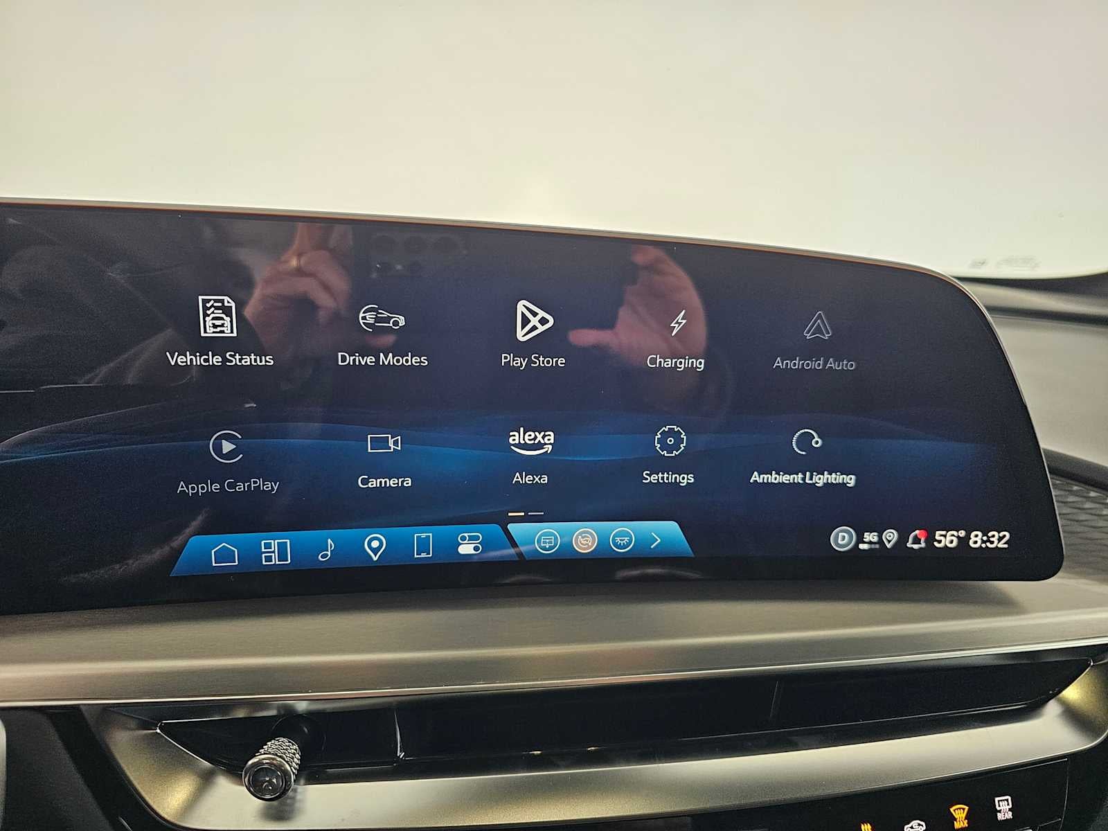 2025 Cadillac LYRIQ Luxury 3