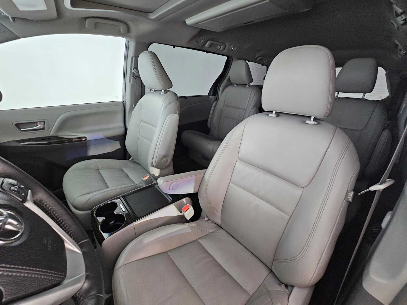 2017 Toyota Sienna XLE Auto Access Seat
