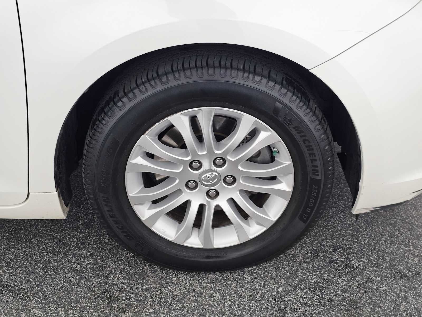 2017 Toyota Sienna XLE Auto Access Seat