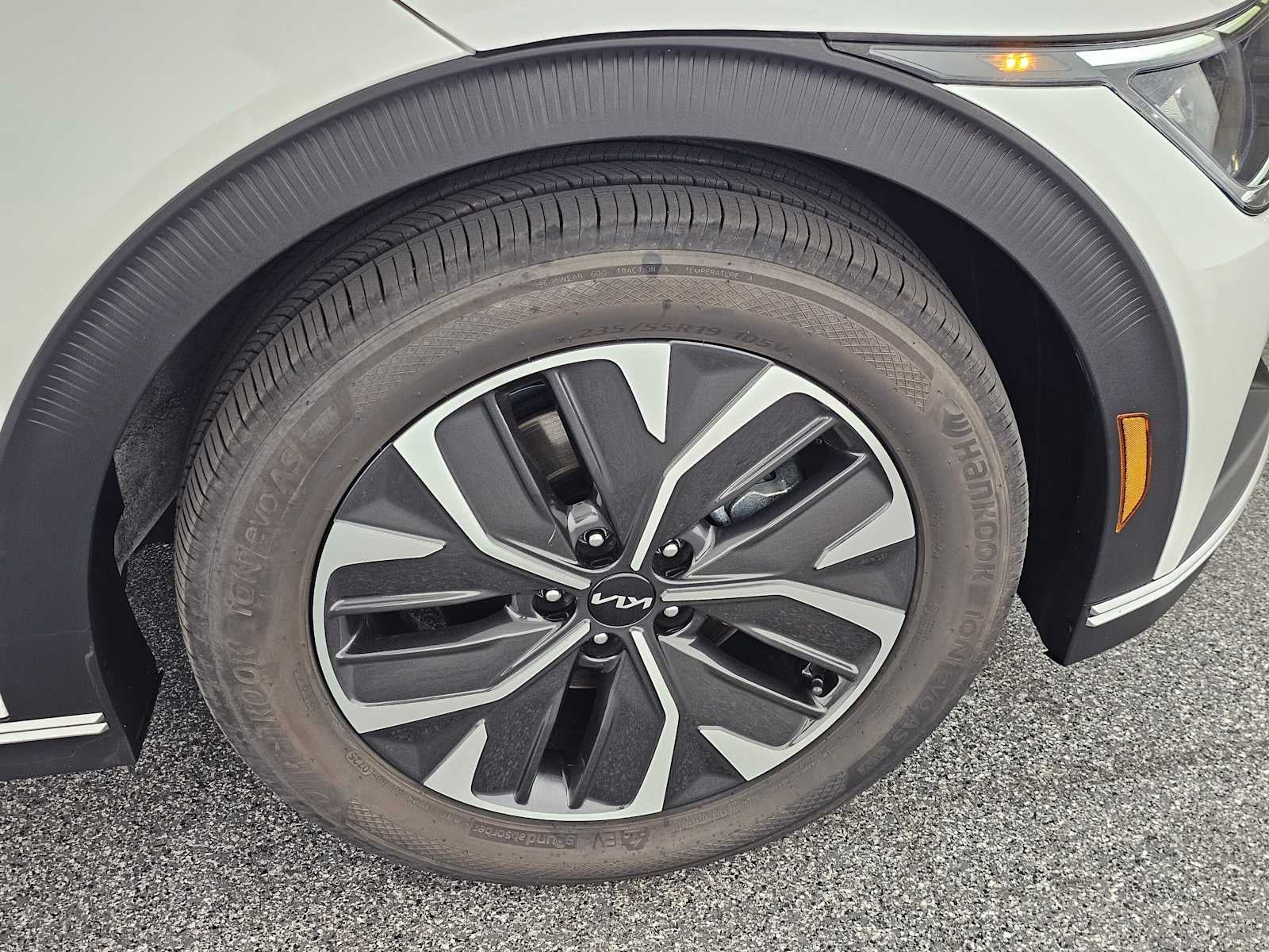 2024 Kia EV6 Light