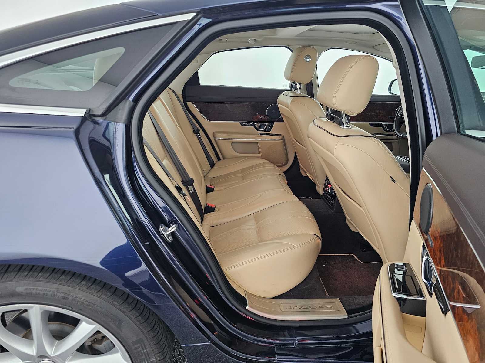 2019 Jaguar XJ XJ R-Sport