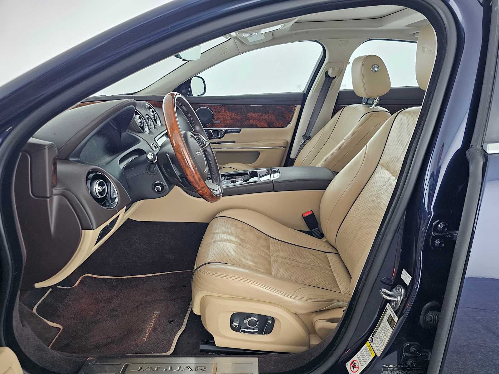 2019 Jaguar XJ XJ R-Sport