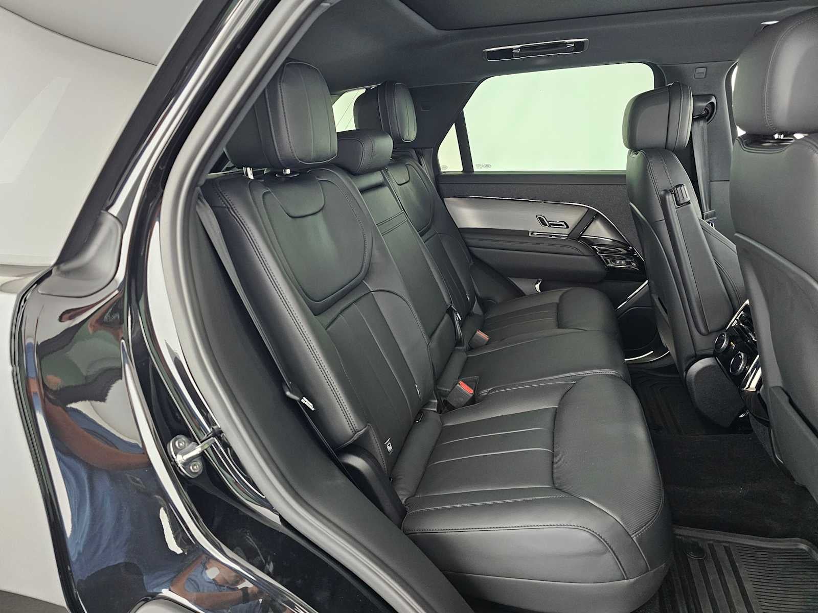2026 Land Rover Range Rover Sport SE
