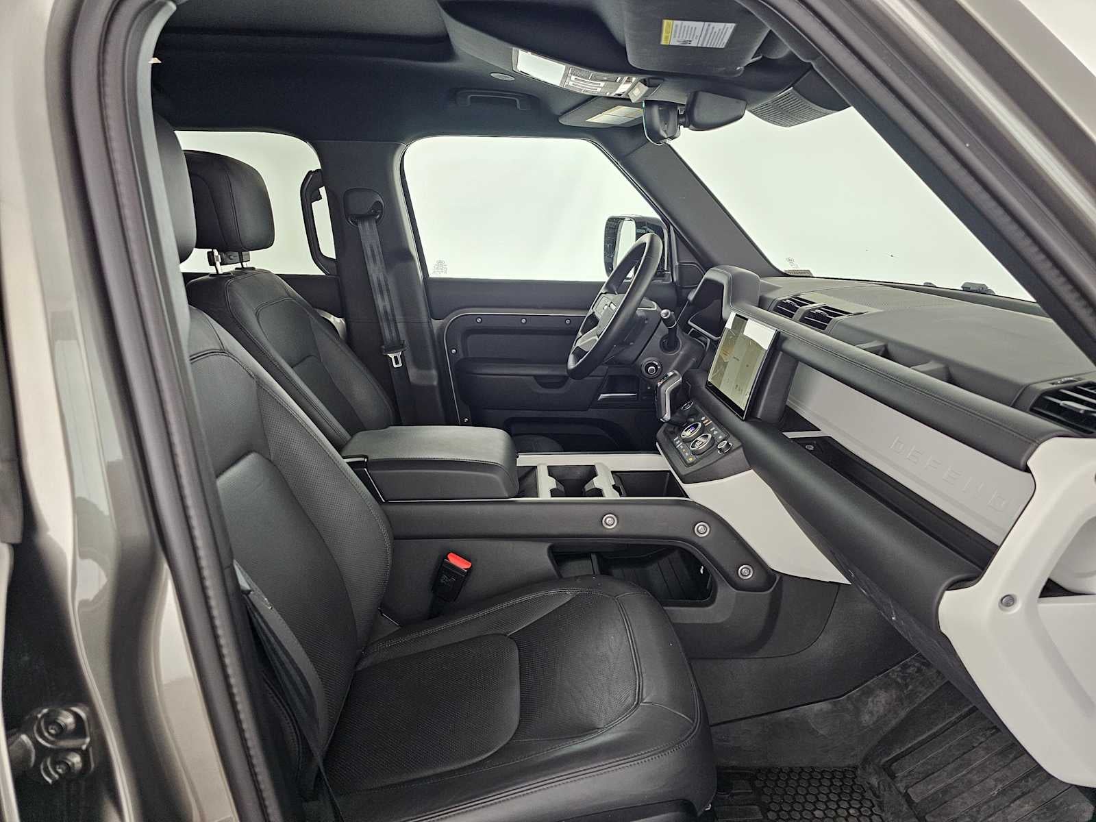 2025 Land Rover Defender X-Dynamic SE