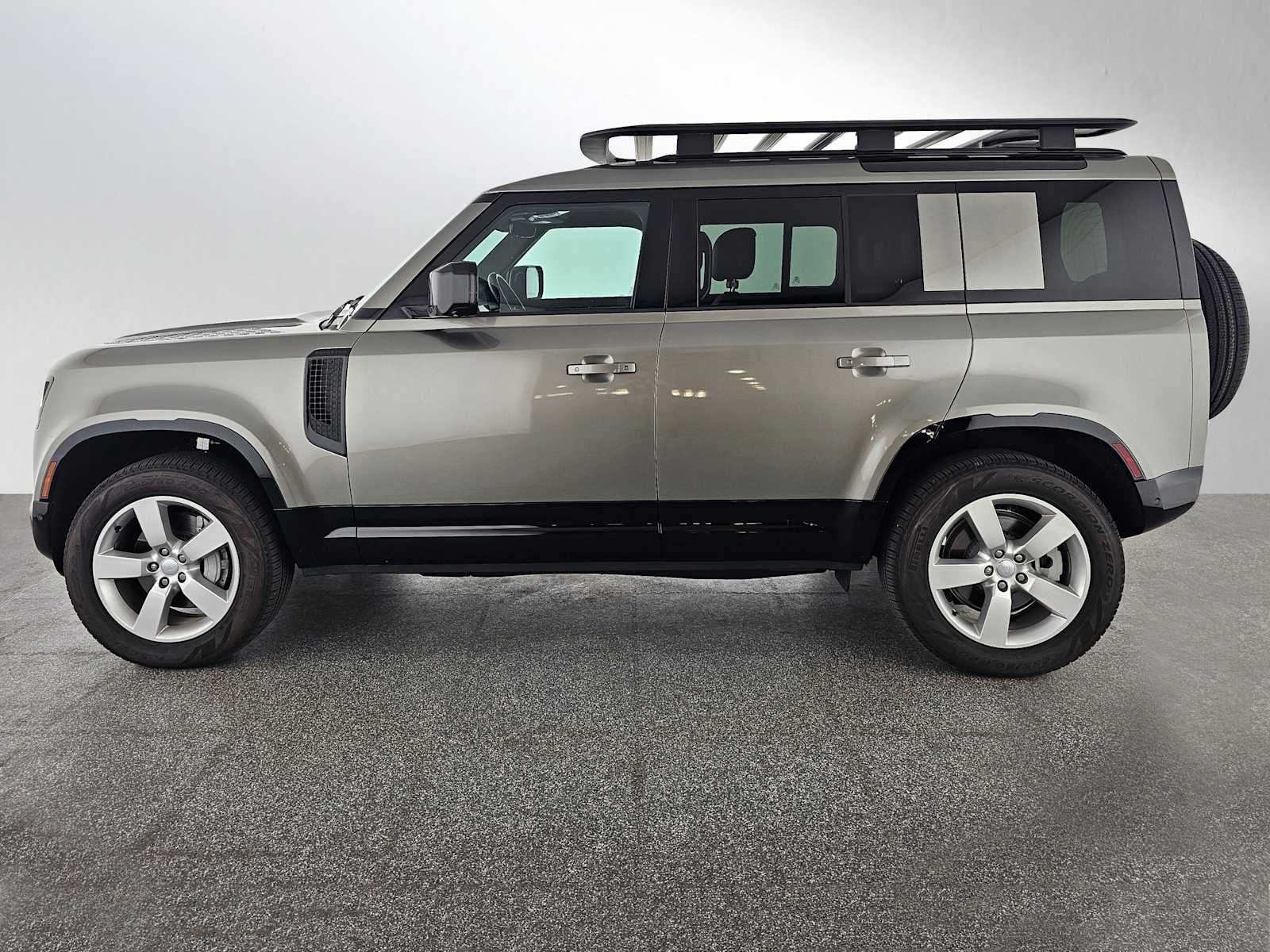 2025 Land Rover Defender X-Dynamic SE