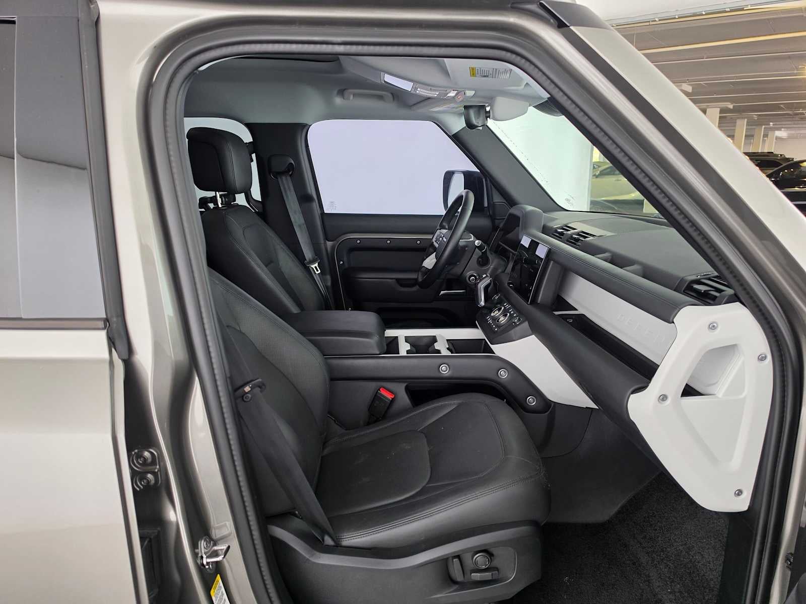 2025 Land Rover Defender X-Dynamic SE