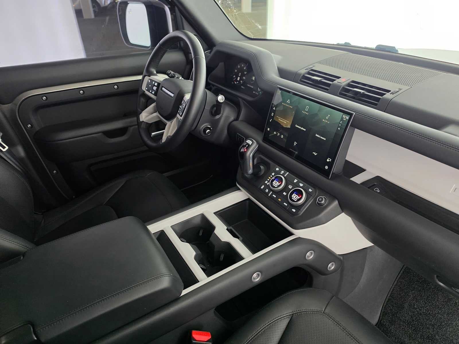 2025 Land Rover Defender X-Dynamic SE