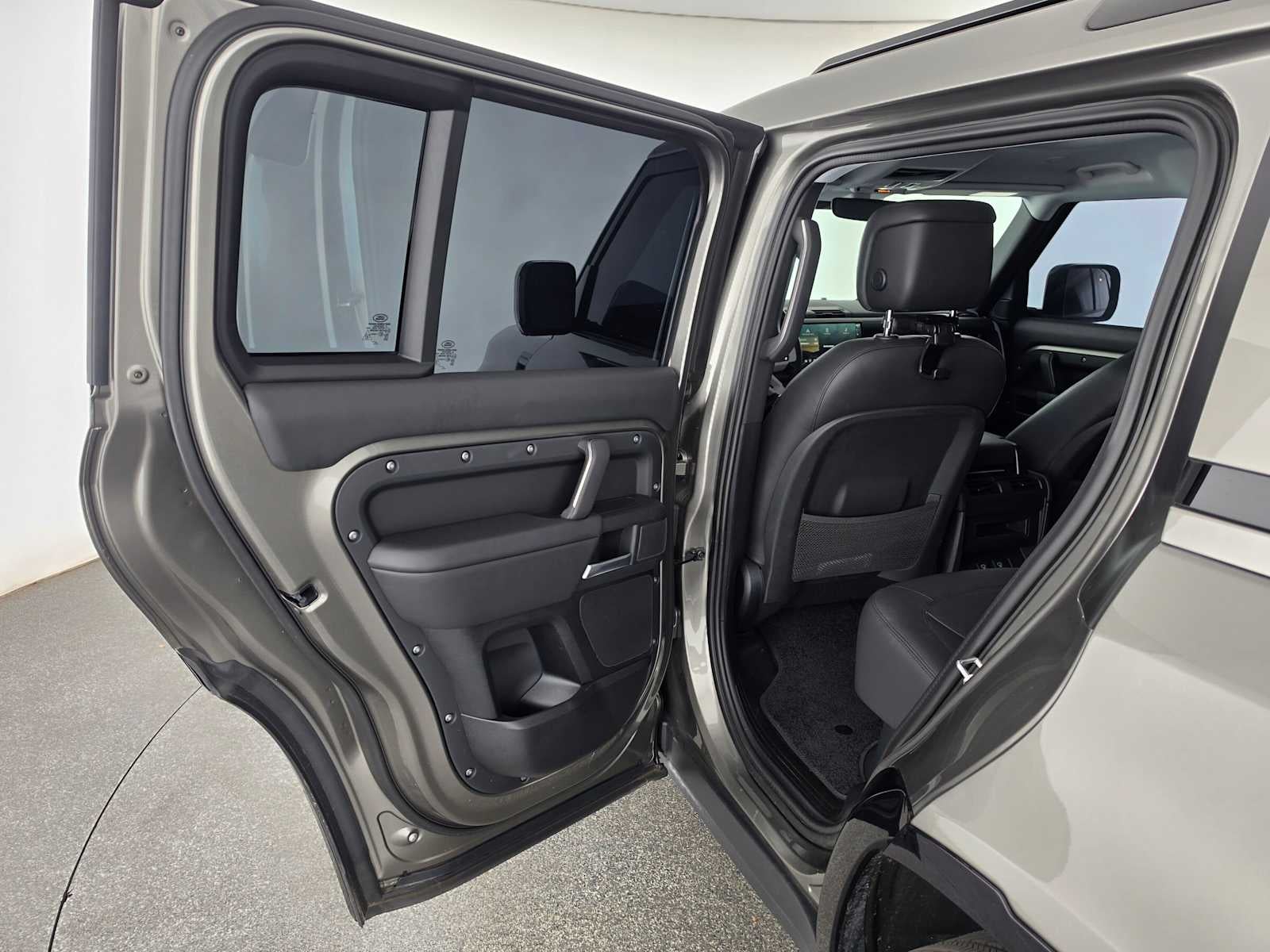 2025 Land Rover Defender X-Dynamic SE