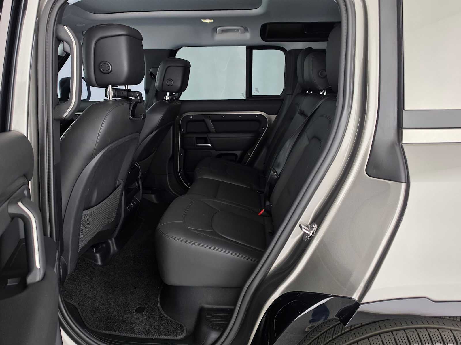 2025 Land Rover Defender X-Dynamic SE
