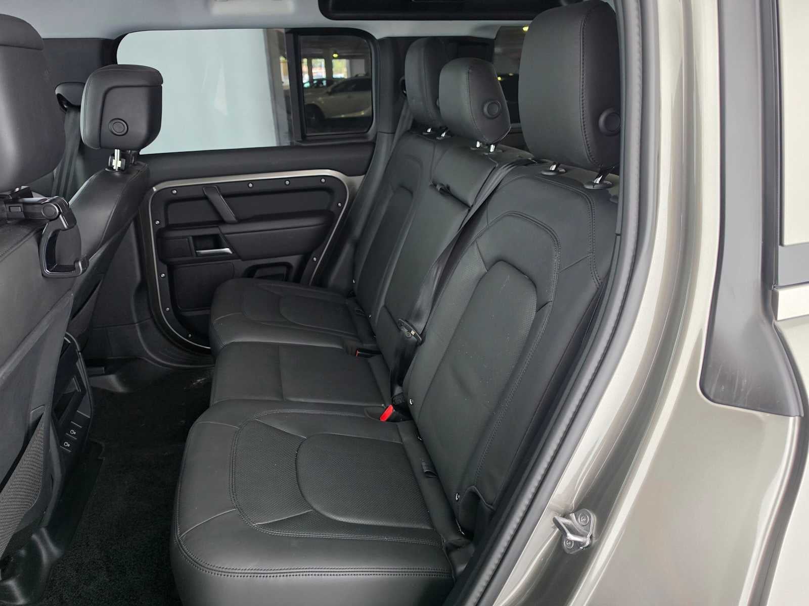 2025 Land Rover Defender X-Dynamic SE