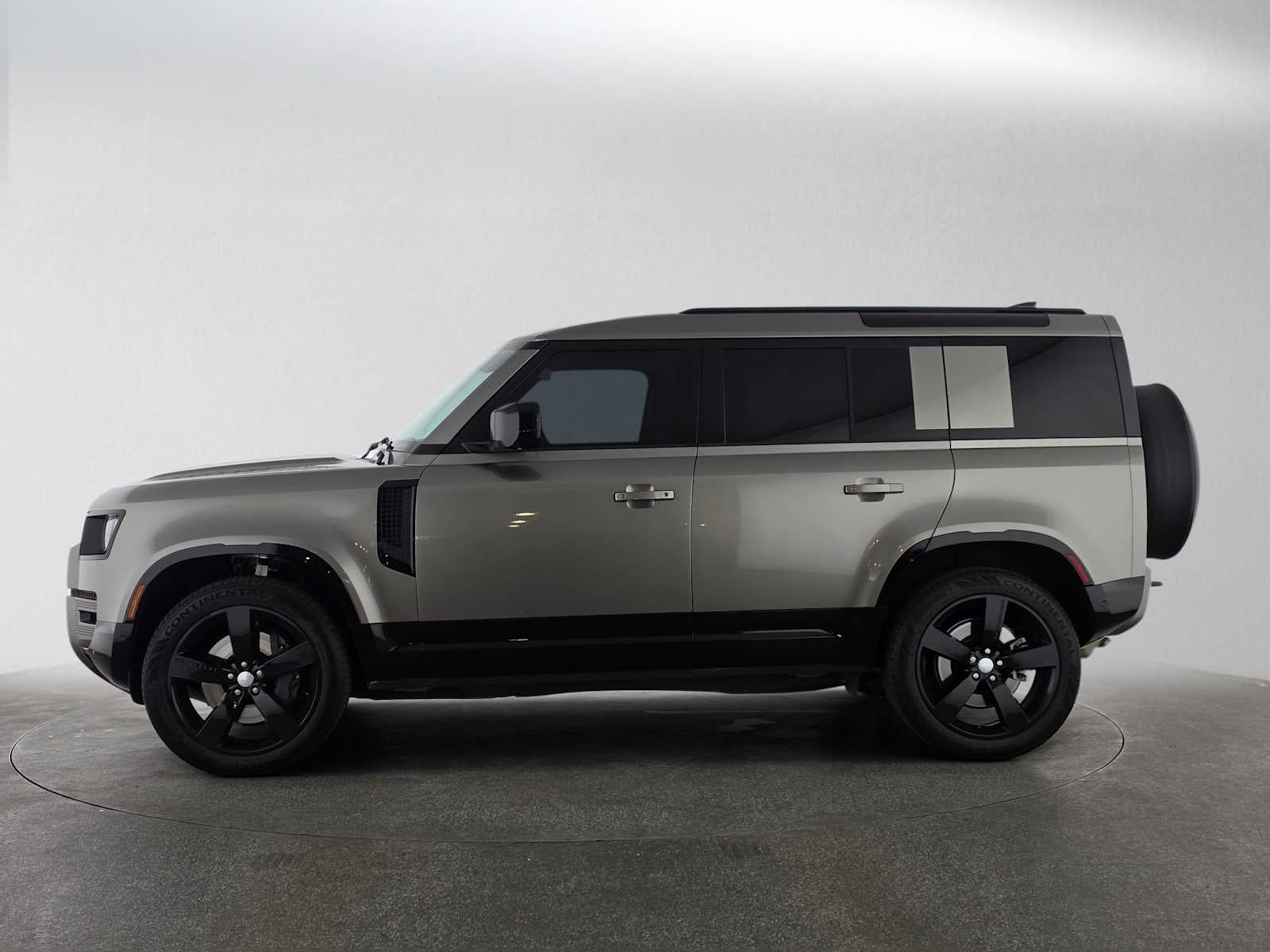 2025 Land Rover Defender X-Dynamic SE