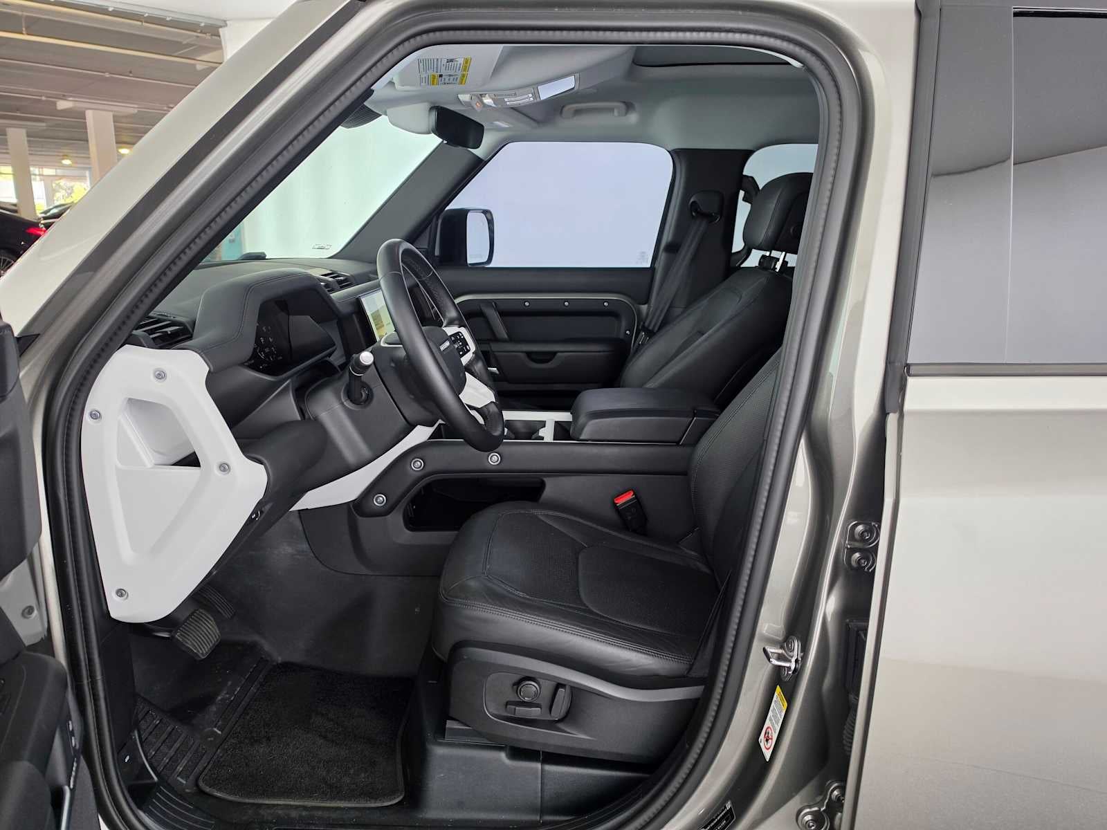 2025 Land Rover Defender X-Dynamic SE