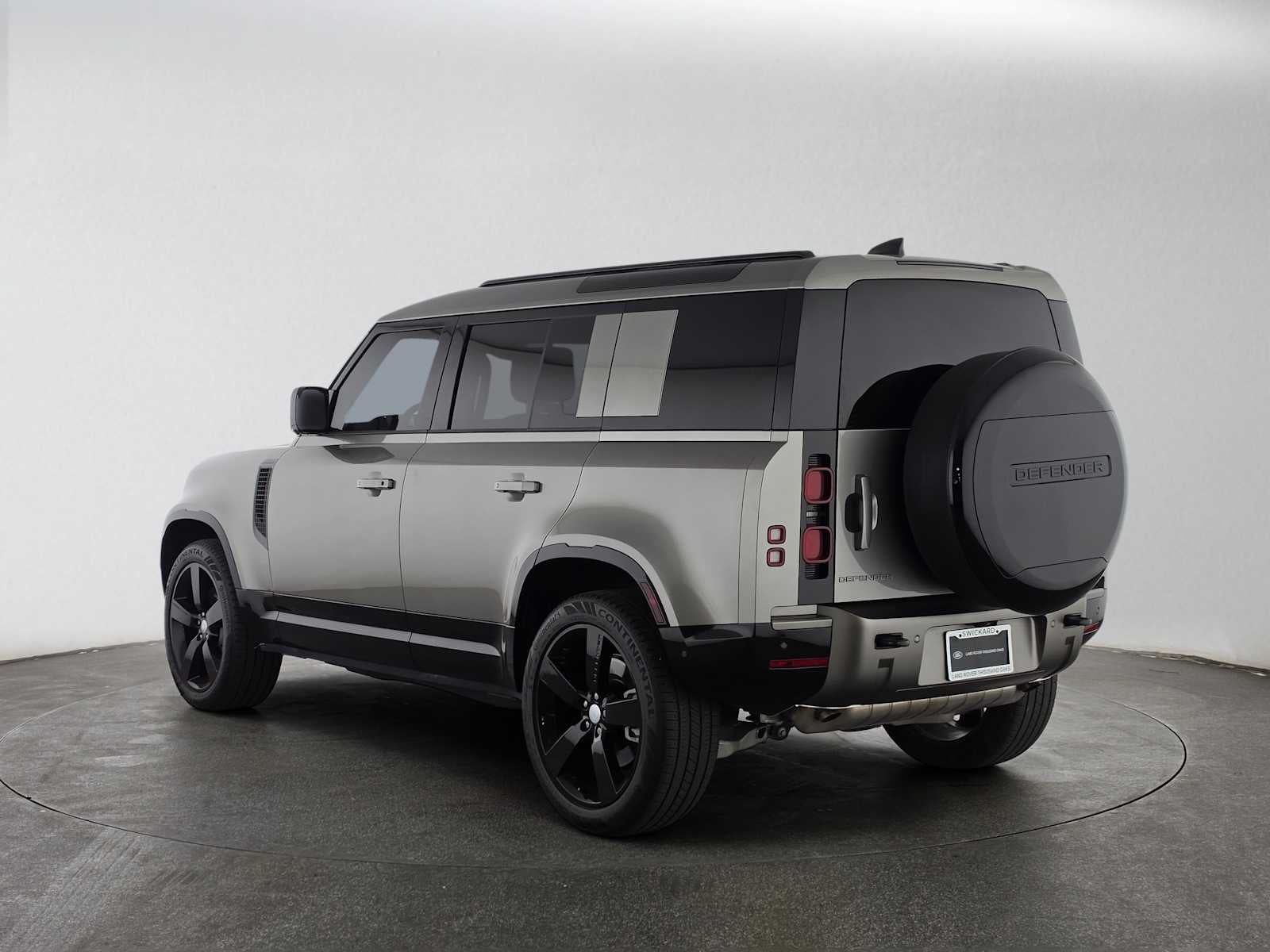 2025 Land Rover Defender X-Dynamic SE