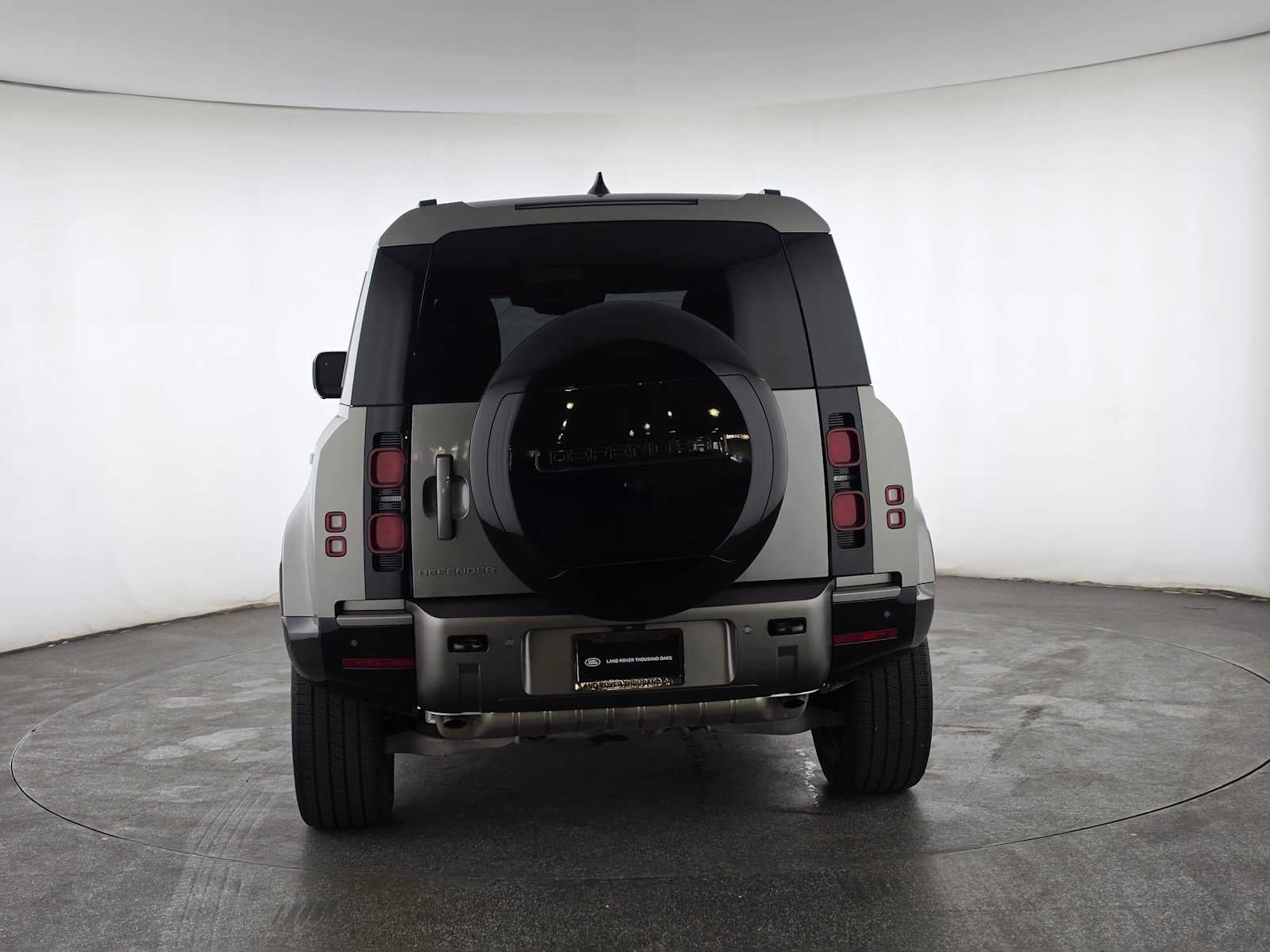 2025 Land Rover Defender X-Dynamic SE