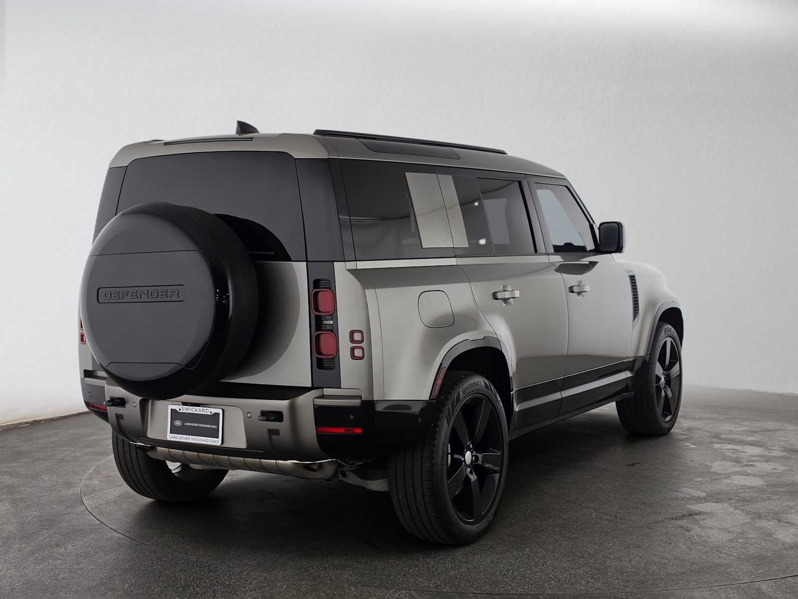 2025 Land Rover Defender X-Dynamic SE