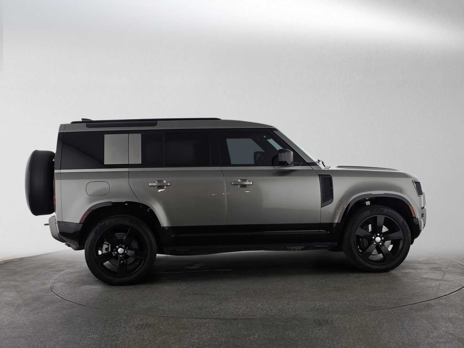 2025 Land Rover Defender X-Dynamic SE