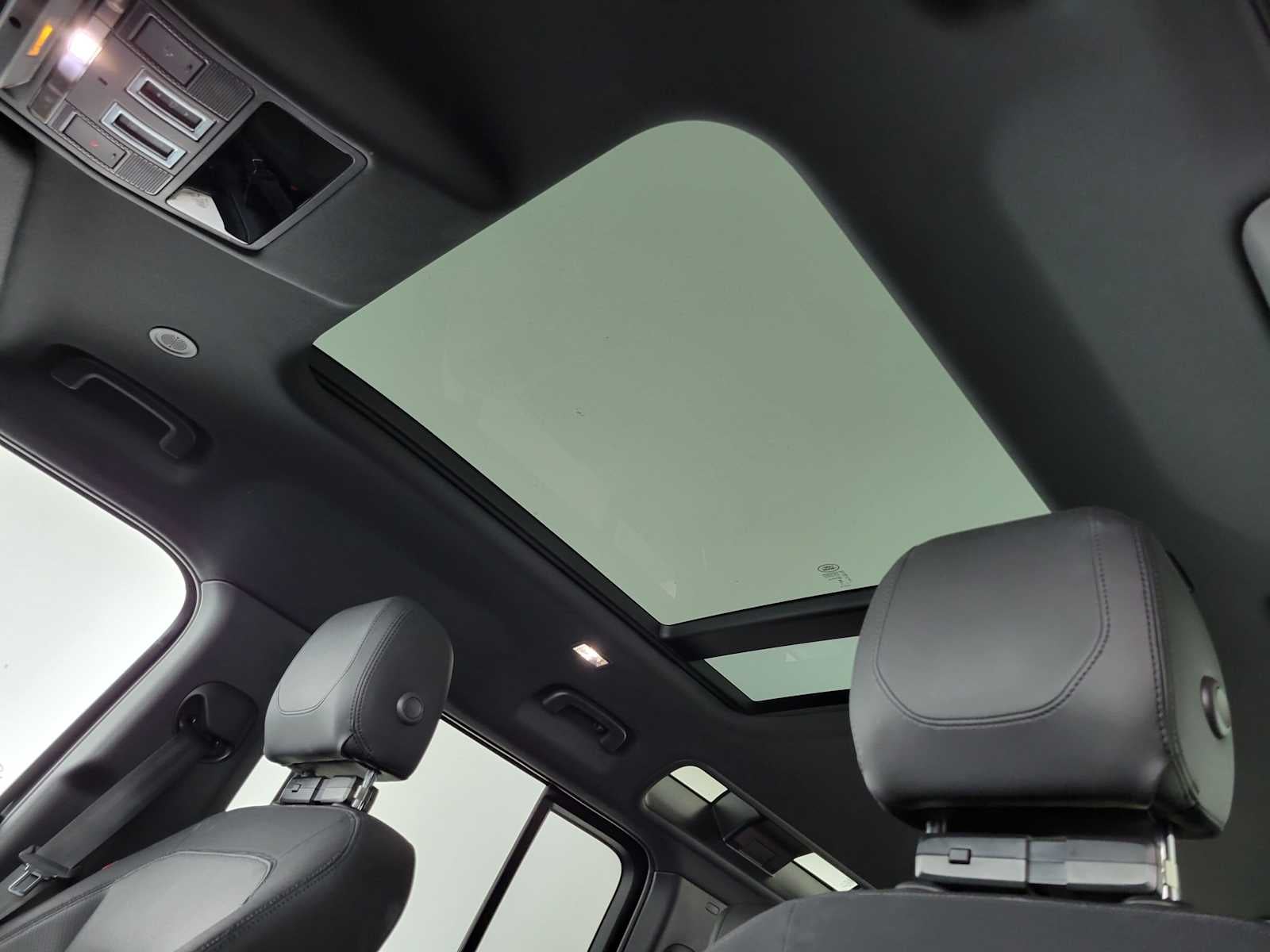 2023 Land Rover Defender X-Dynamic SE