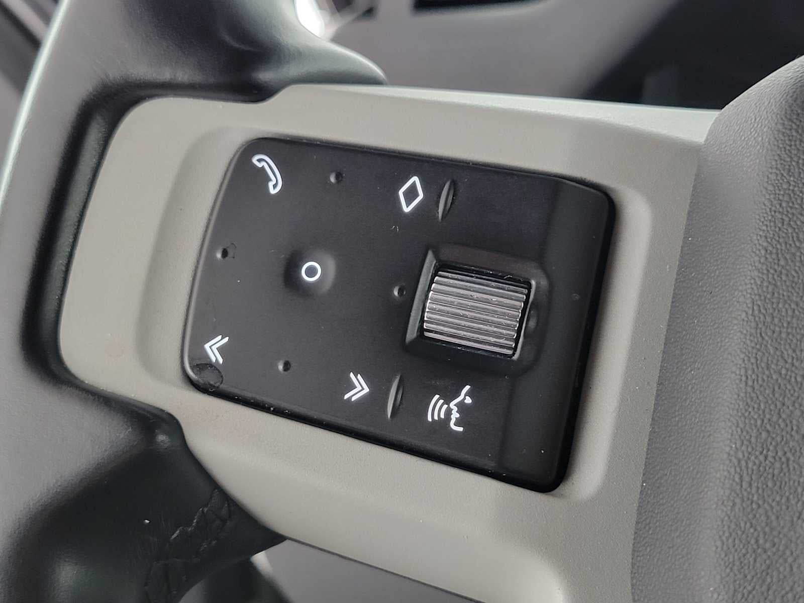 2023 Land Rover Defender X-Dynamic SE