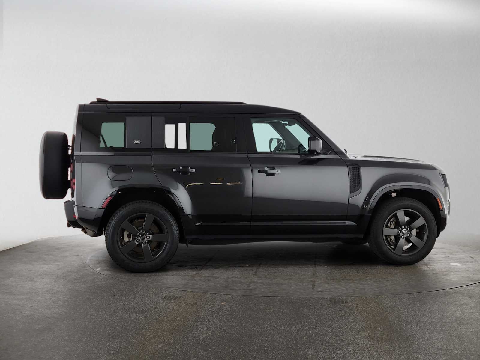 2023 Land Rover Defender X-Dynamic SE