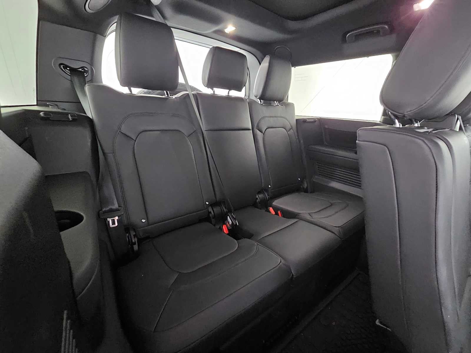 2026 Land Rover Defender X-Dynamic SE
