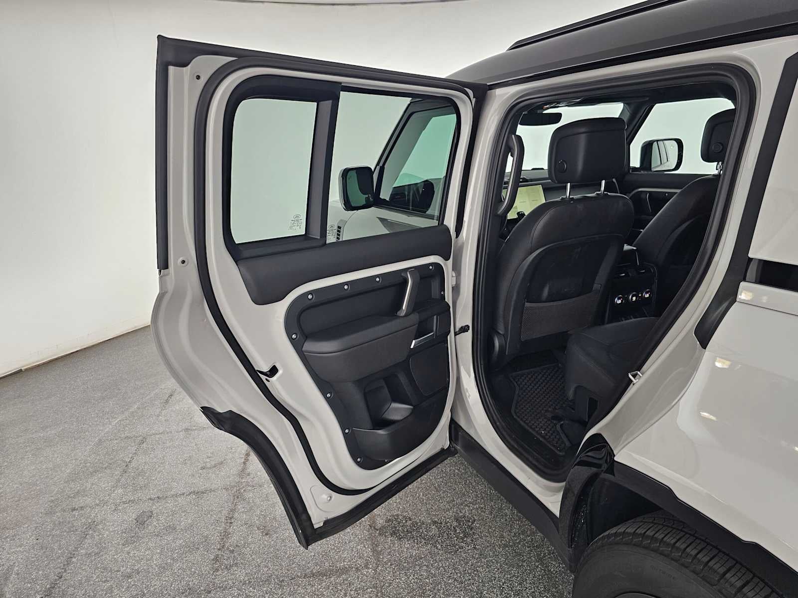 2026 Land Rover Defender X-Dynamic SE