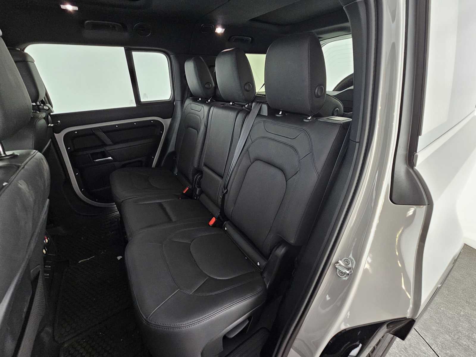 2026 Land Rover Defender X-Dynamic SE