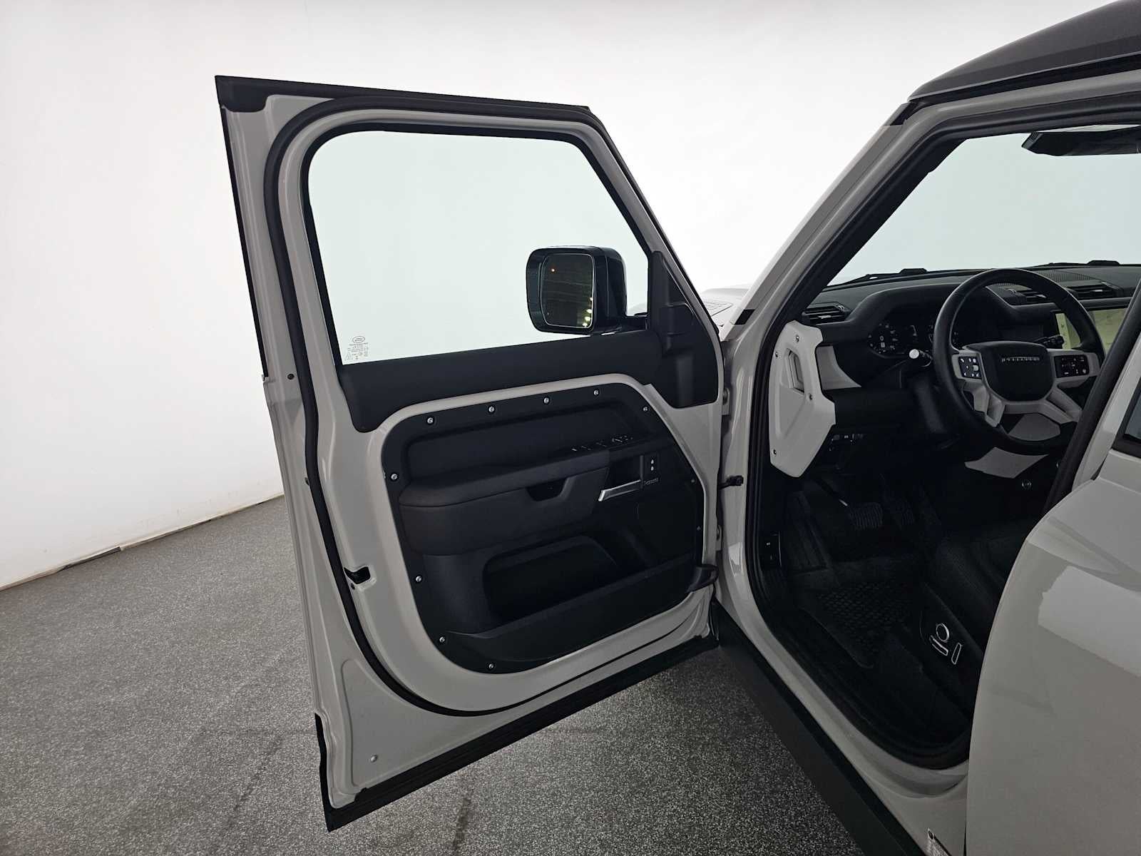 2026 Land Rover Defender X-Dynamic SE