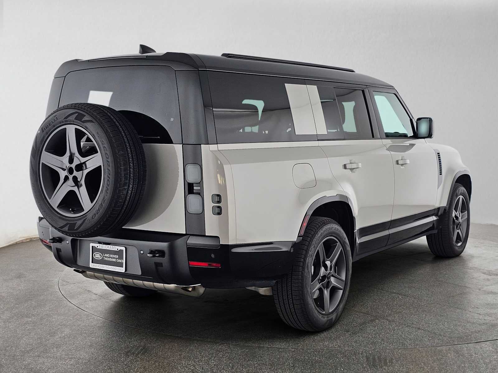 2026 Land Rover Defender X-Dynamic SE