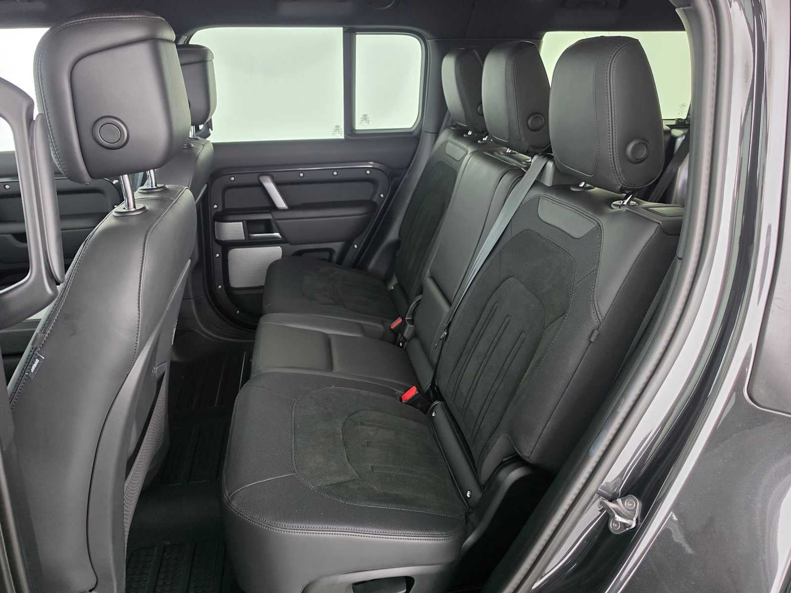 2024 Land Rover Defender V8