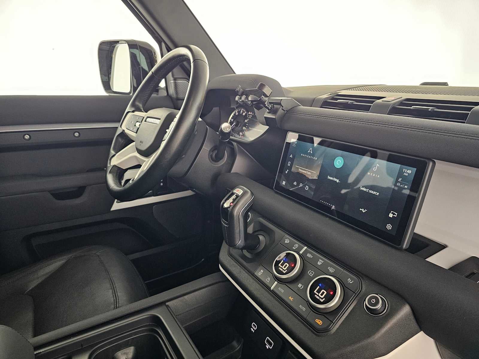 2023 Land Rover Defender SE