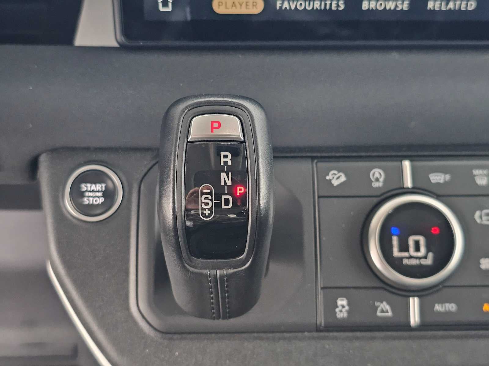 2023 Land Rover Defender SE