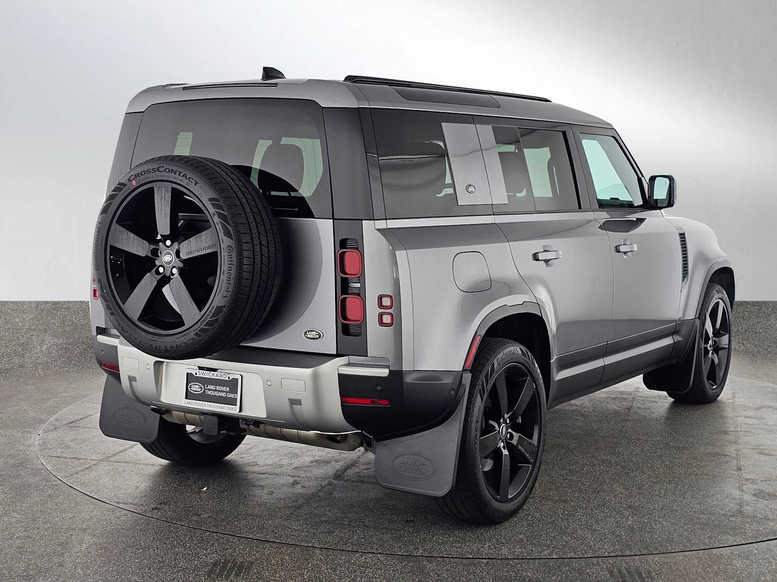 2023 Land Rover Defender SE