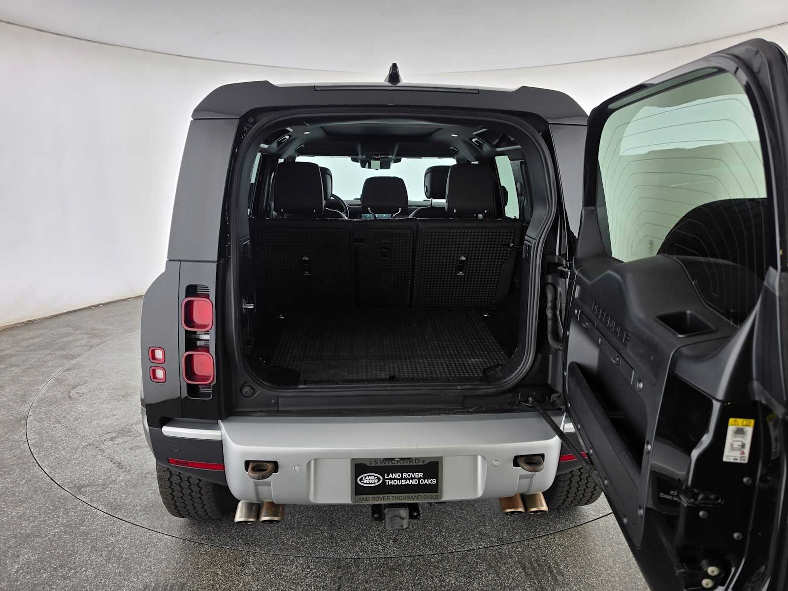 2024 Land Rover Defender SE