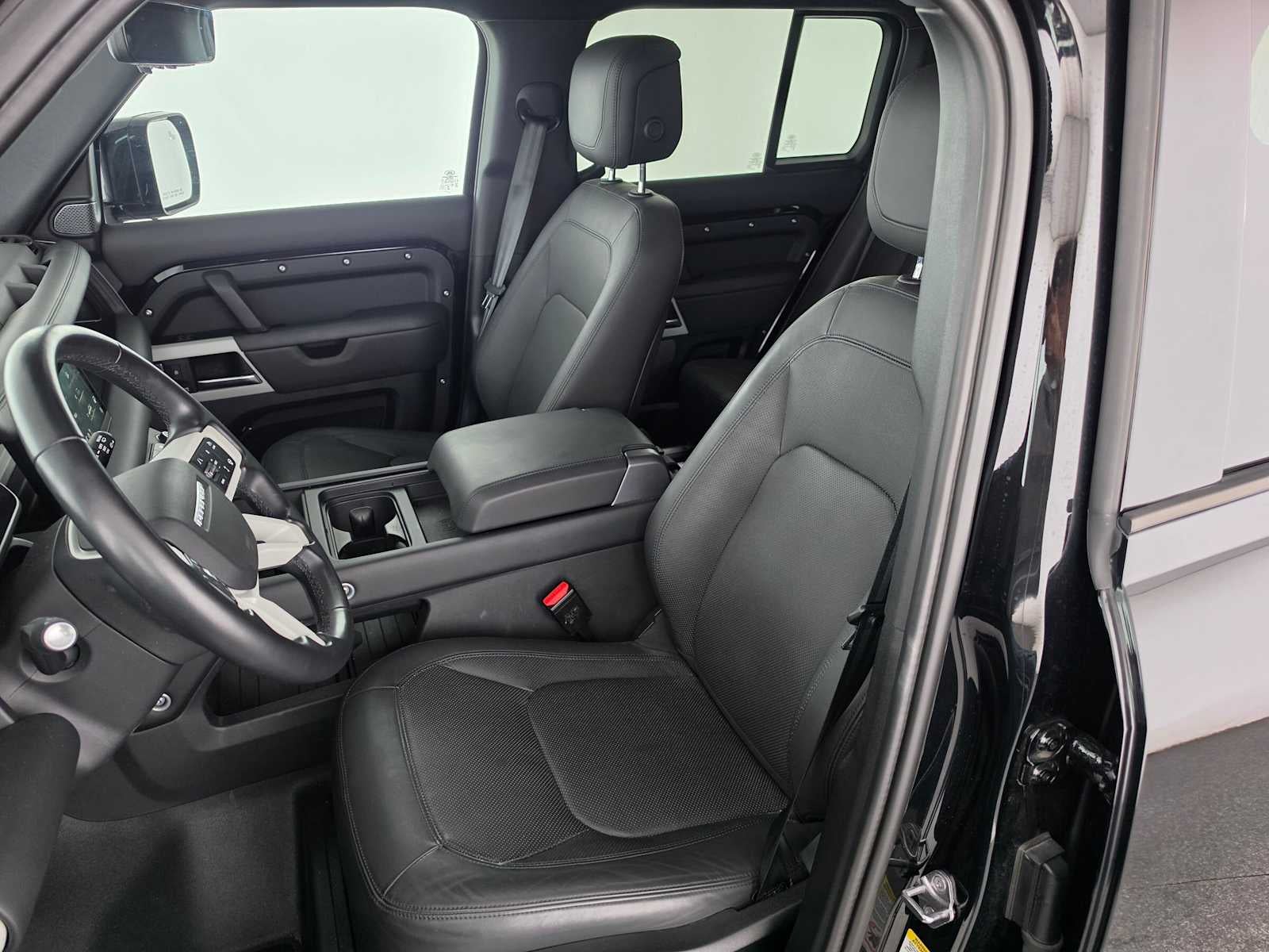 2024 Land Rover Defender SE