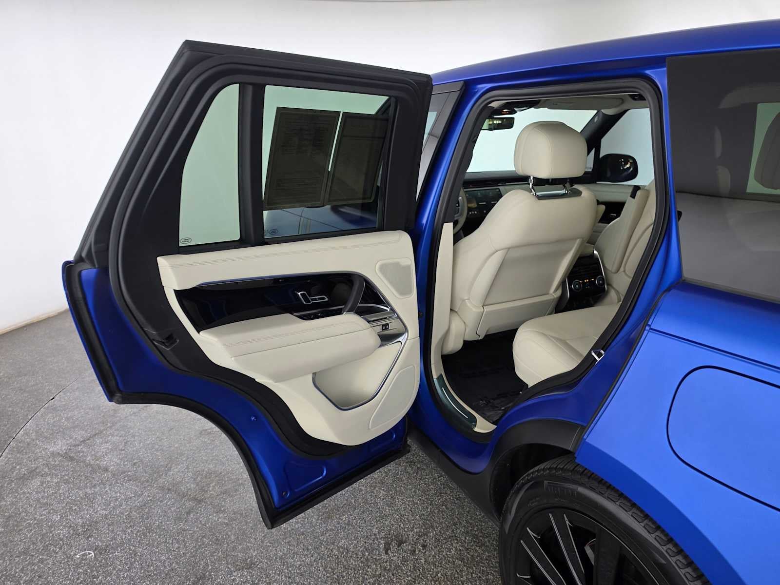 2025 Land Rover Range Rover SE