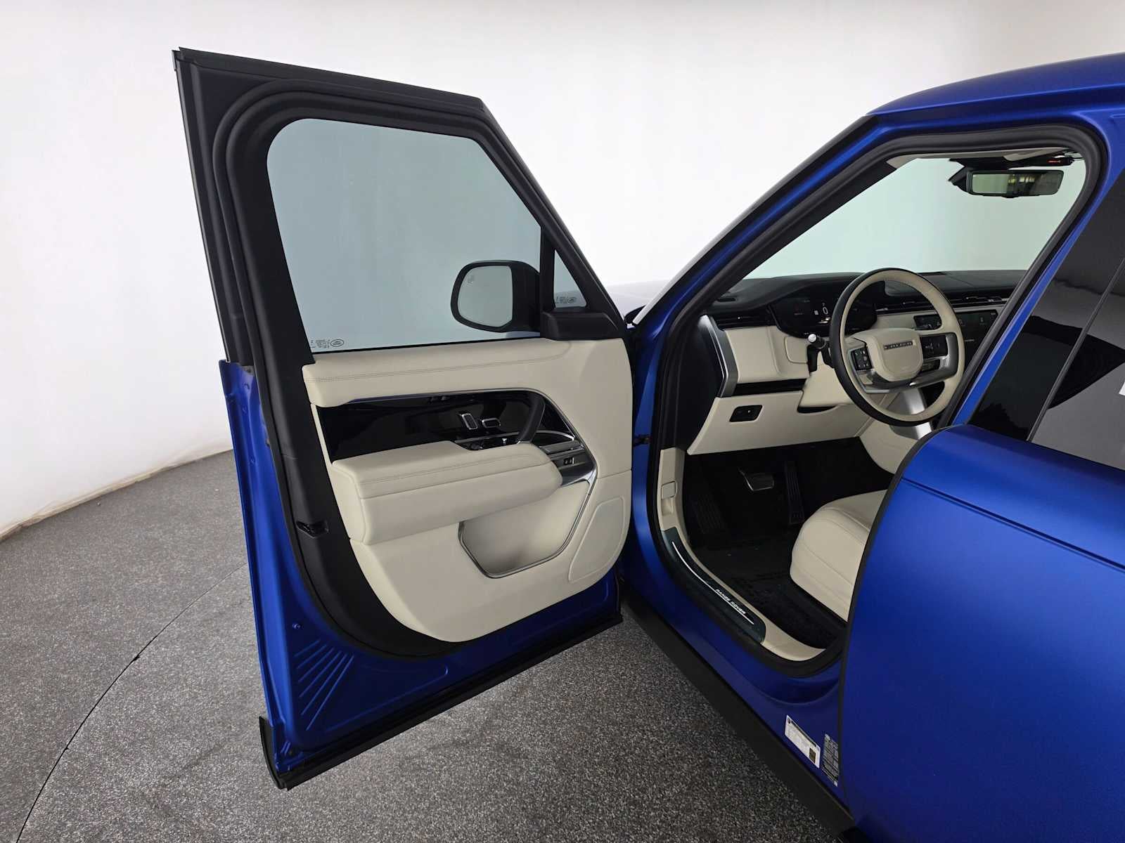 2025 Land Rover Range Rover SE