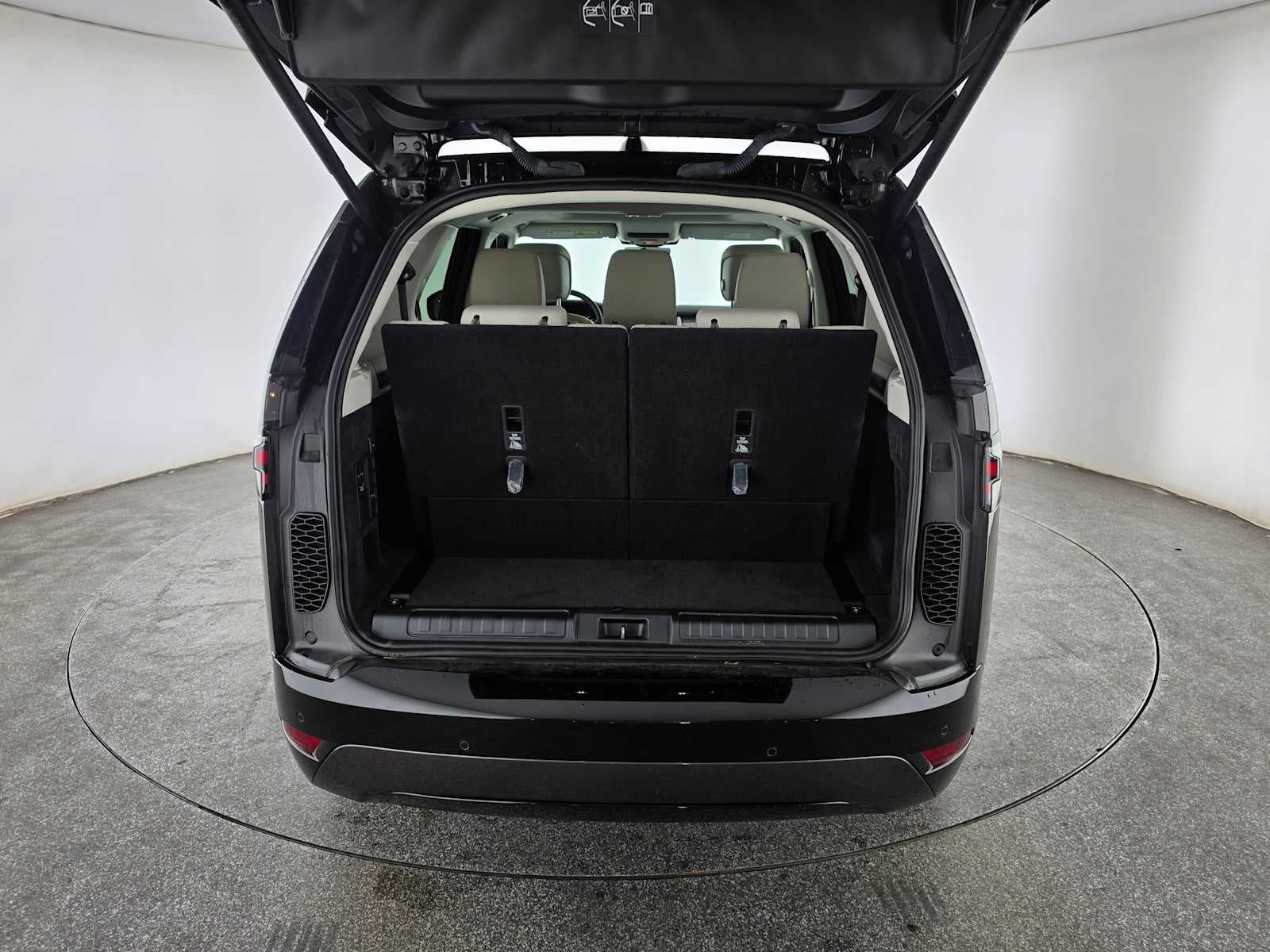 2025 Land Rover Discovery Dynamic SE