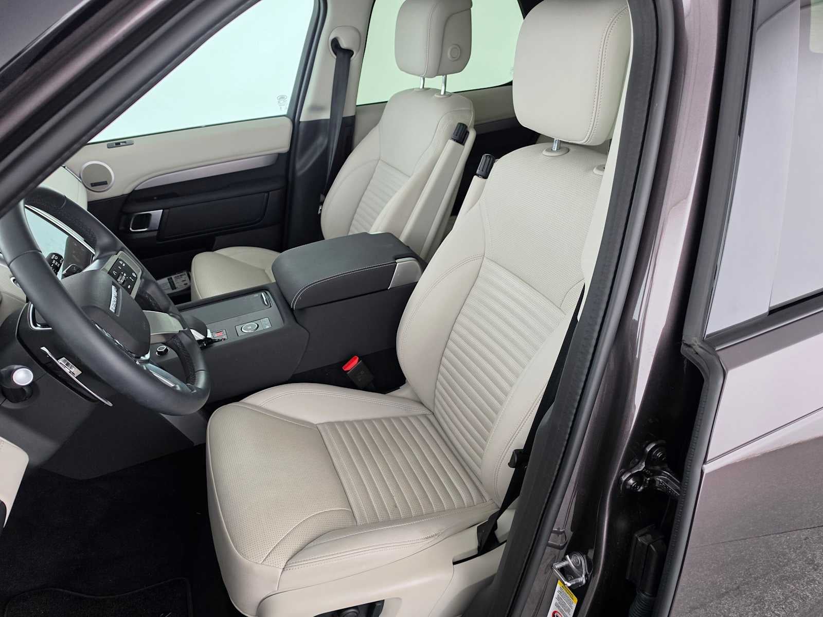2025 Land Rover Discovery Dynamic SE