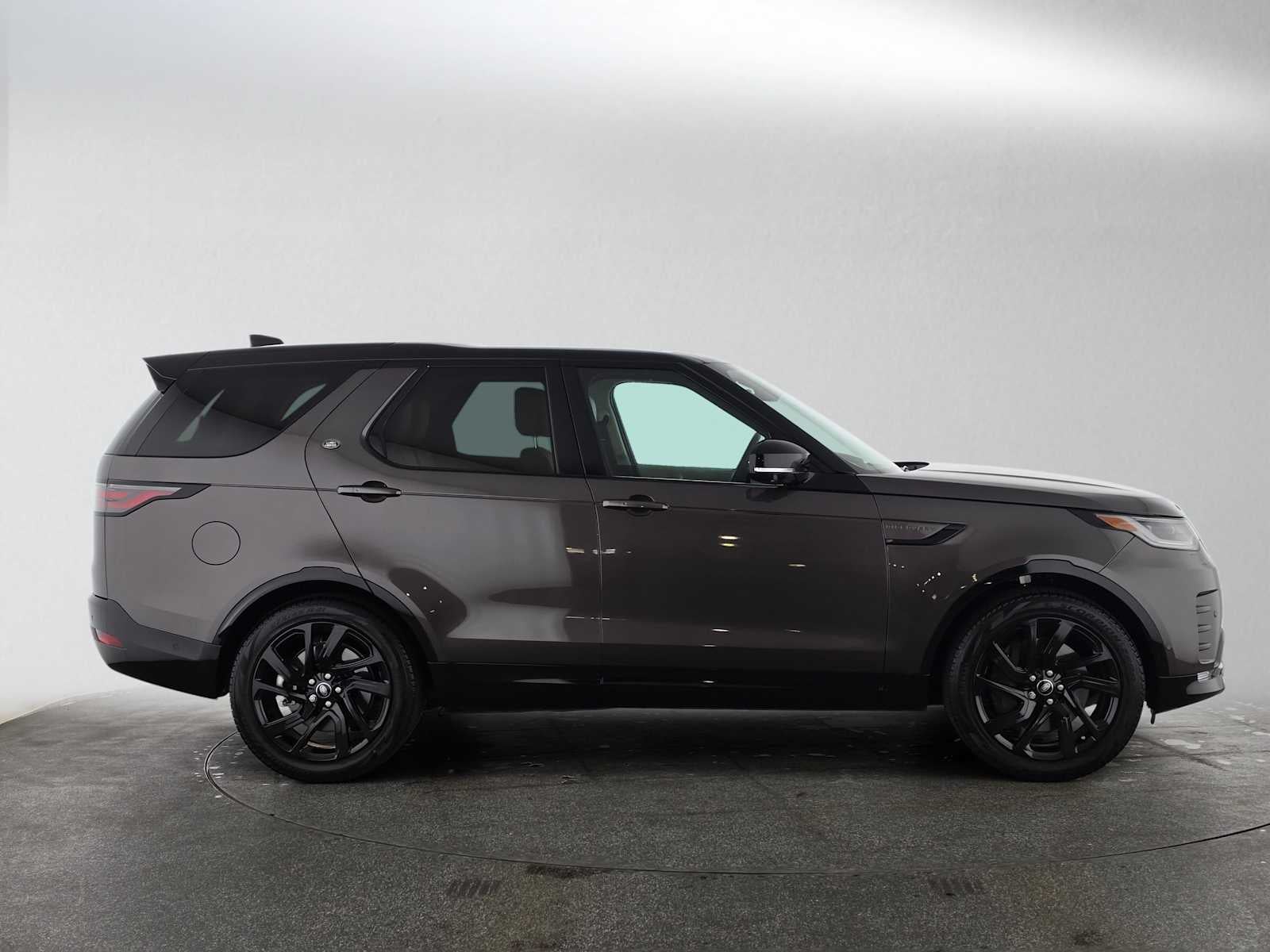 2025 Land Rover Discovery Dynamic SE