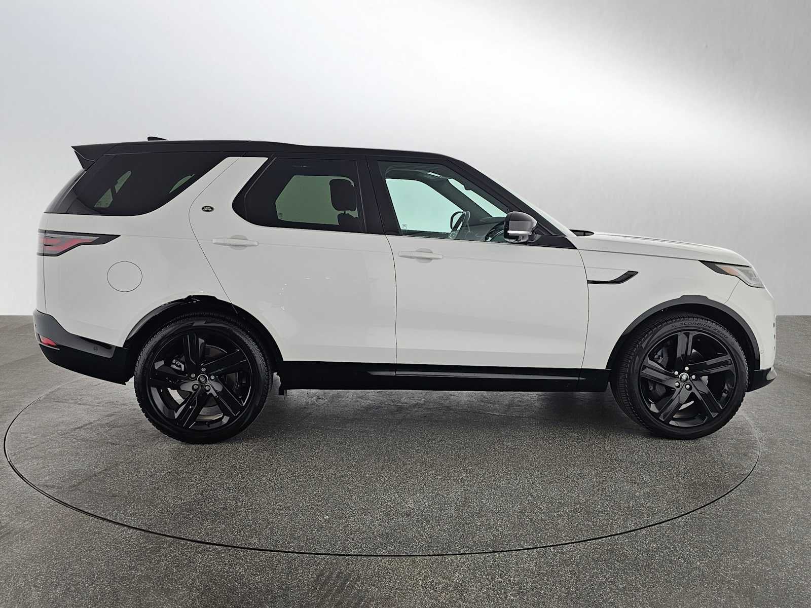 2024 Land Rover Discovery Dynamic SE