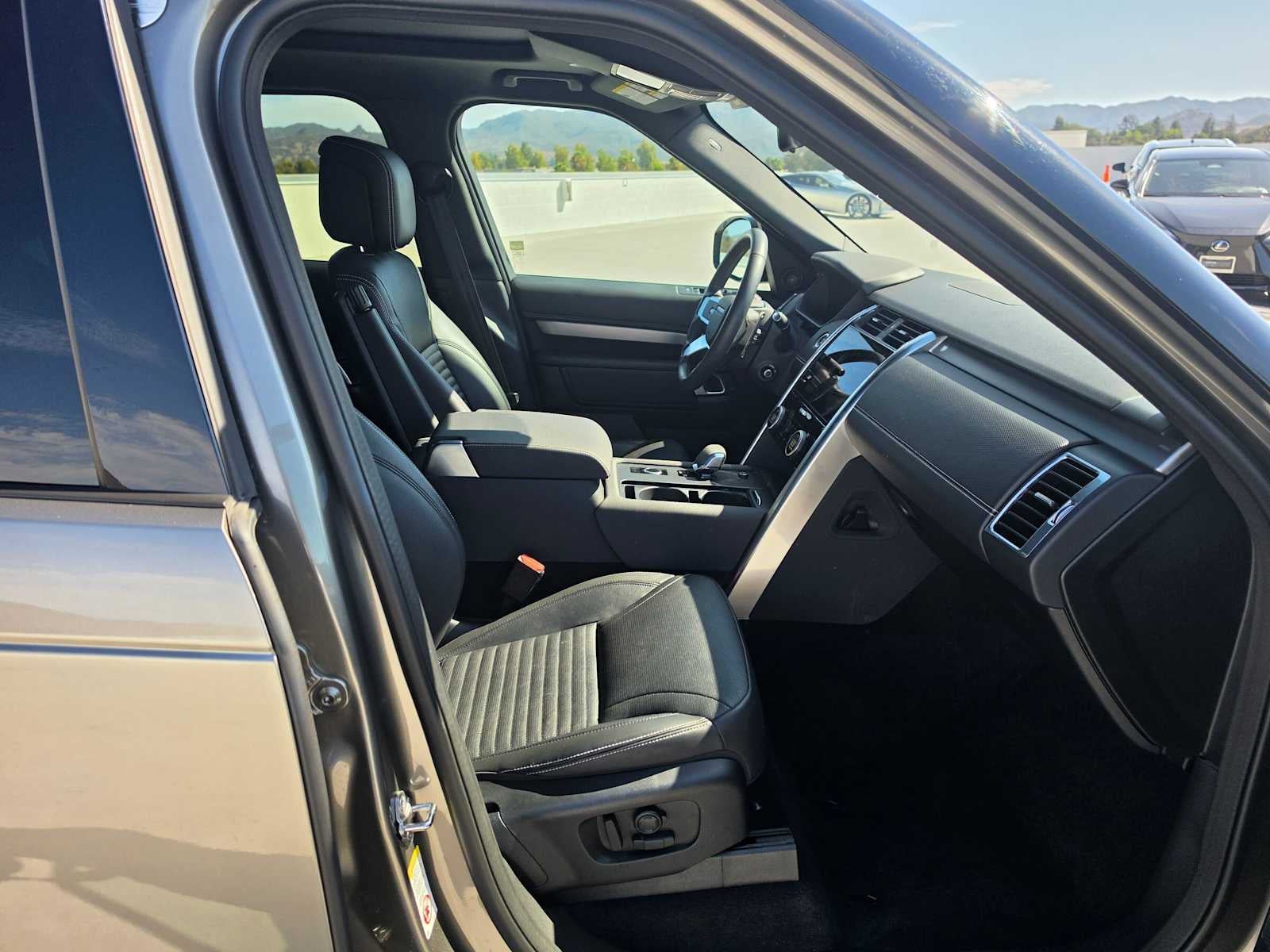 2024 Land Rover Discovery Dynamic SE