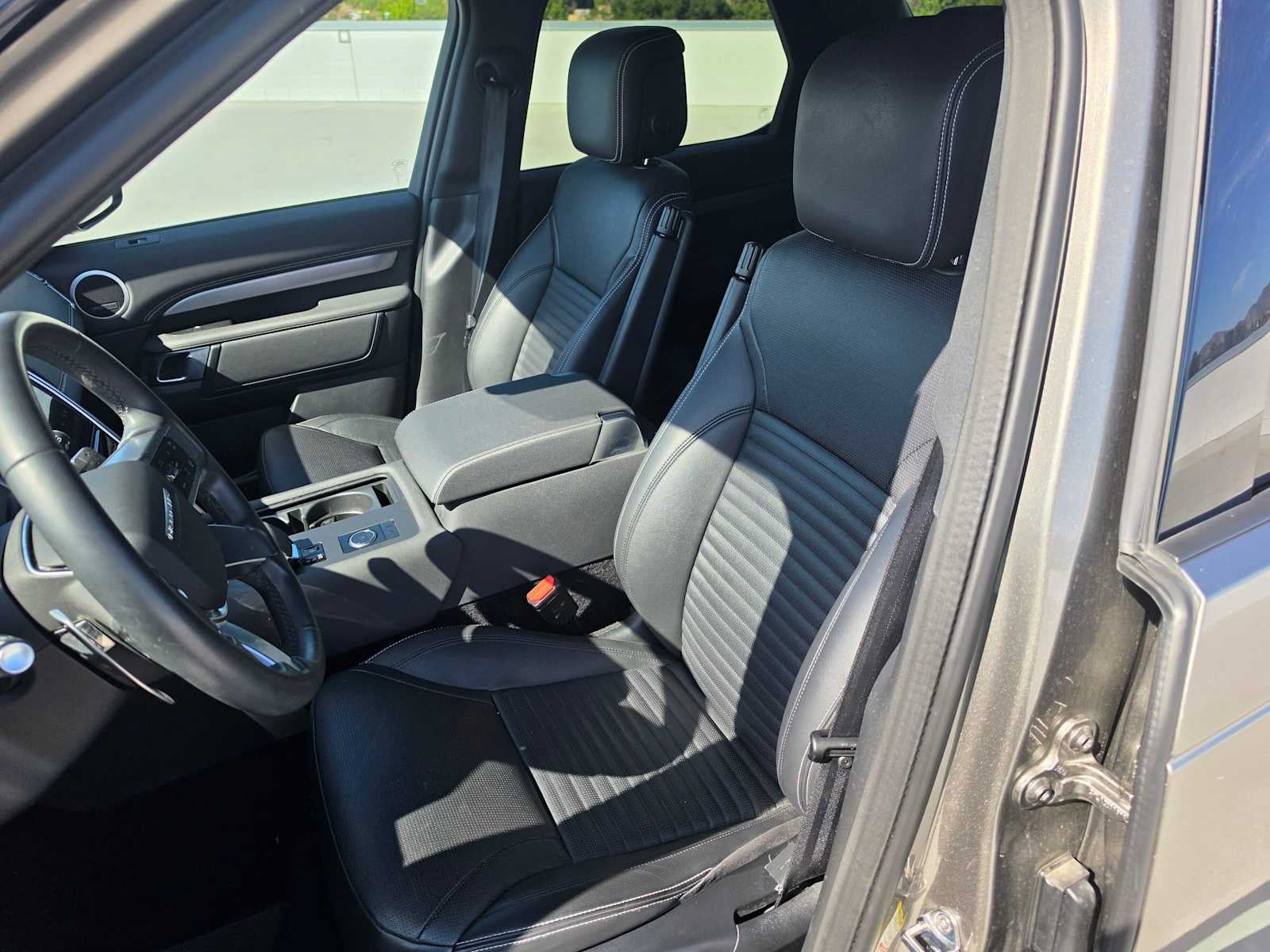 2024 Land Rover Discovery Dynamic SE